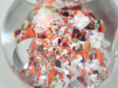 Two polychrome paperweights. 
Dimensions...