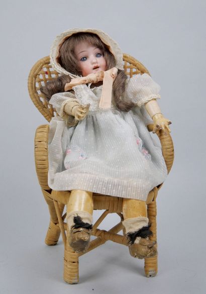SCHONAU & HOFFMEISTER
Porcelain headstock...
