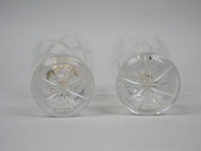 Meeting of two small cornet-shaped vases...