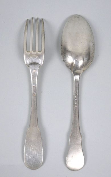 Mismatched silver flatware including :
-...