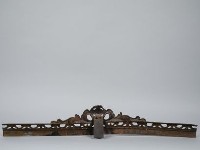 Three-part ormolu and chased bar with acanthus...