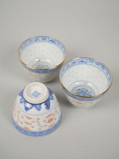 CHINA
Suite of three porcelain cups with...