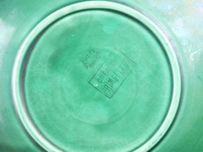 GIEN 
Suite of 10 green earthenware plates...
