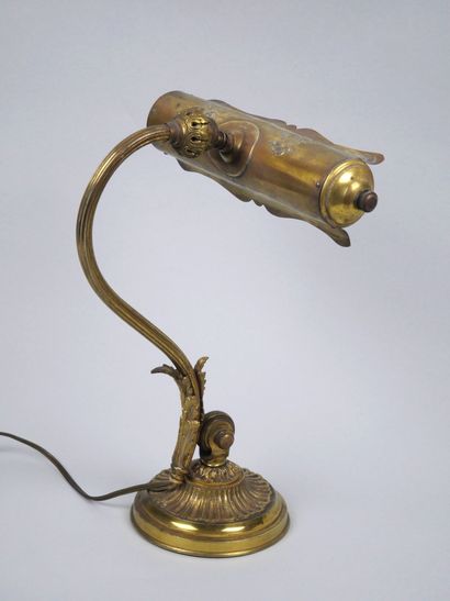 Banker's desk lamp in chased and gilded bronze,...