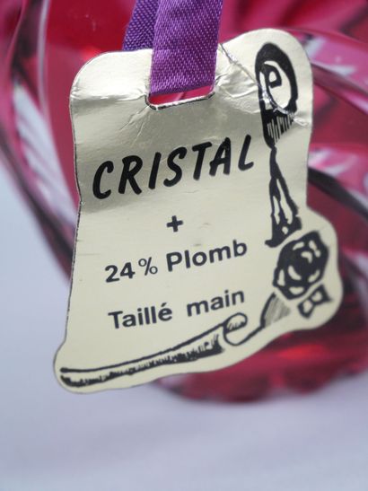 Set of glass and cut crystal pieces including...