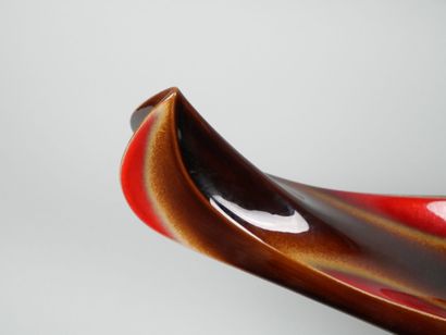 VALLAURIS
Large nave or fruit bowl in red...