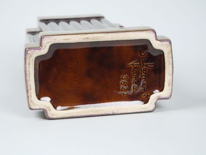 SAINT-CLEMENT
Reunion of brown-glazed earthenware...