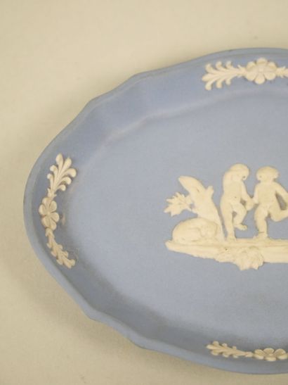 WEDGWOOD
Reunion of fine stoneware elements...