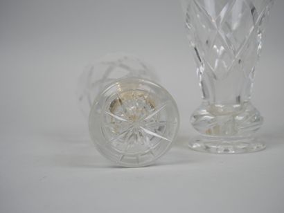Meeting of two small cornet-shaped vases...