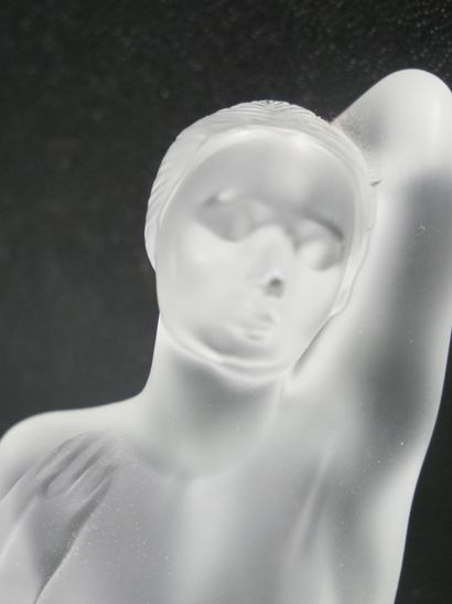 LALIQUE FRANCE
Nude kneeling woman
Subject...