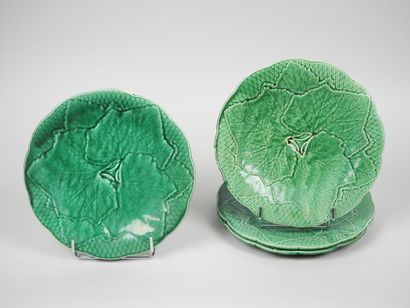 GIEN 
Suite of 10 green earthenware plates...
