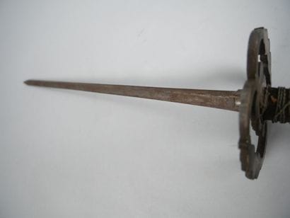 Fencing foil with filigree fusee, helmet-shaped...