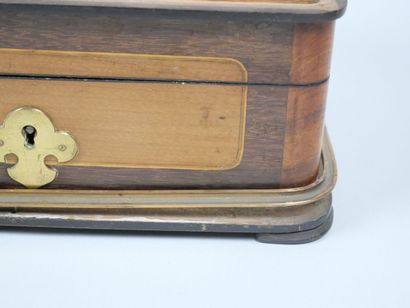 GRADE & PELCOT
Wooden veneer case with inlaid...