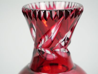 Set of glass and cut crystal pieces including...