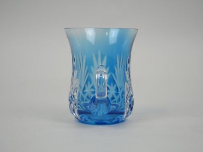 Meeting of two small cornet-shaped vases...