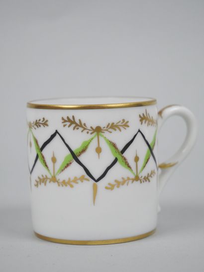 LIMOGES
Litron cup decorated with trellises...