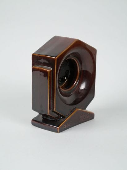 SAINT-CLEMENT
Reunion of brown-glazed earthenware...