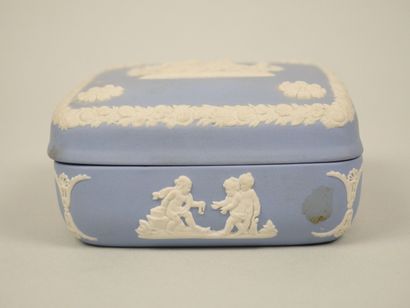 WEDGWOOD
Reunion of fine stoneware elements...