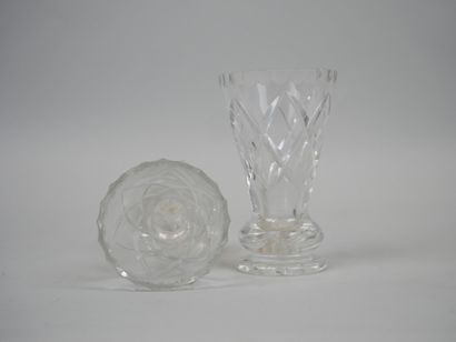 Meeting of two small cornet-shaped vases...
