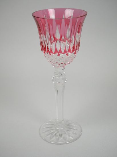 Reunion of 10 footed glasses, partially tinted...