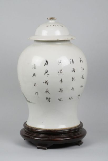 CHINA
Porcelain covered vase decorated with...