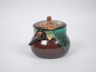 VALLAURIS
Petit pot couvert en céramique...