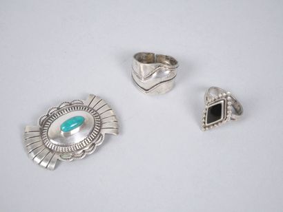 Silver jewelry set including :
- Two rings,...