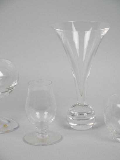 SAINT-LOUIS
Réunion de 5 verres comprenant...