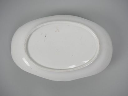 MINTON-CLOKIE ET MASTERMAN 
Saucière à plateau...