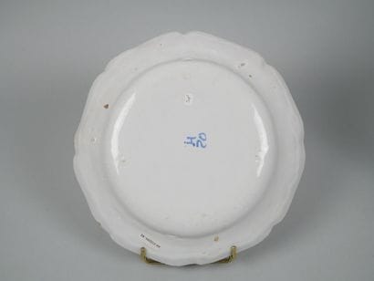 STRASBOURG et APREY
Ensemble de trois assiettes...