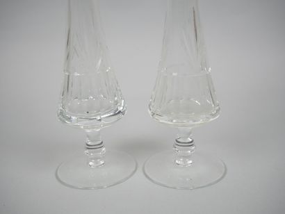 SEVRES
Paire de vases soliflores sur piédouche...