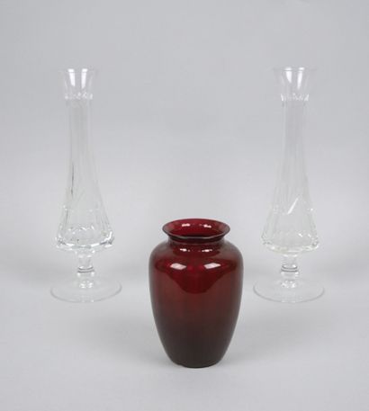 SEVRES
Paire de vases soliflores sur piédouche...