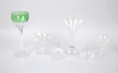 SAINT-LOUIS
Réunion de 5 verres comprenant...