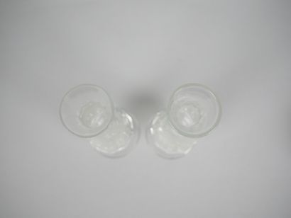 SEVRES
Paire de vases soliflores sur piédouche...