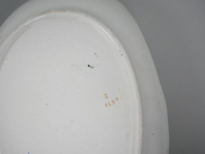 MINTON-CLOKIE ET MASTERMAN 
Saucière à plateau...