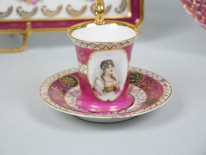 Réunion de pièces en porcelaine de paris...