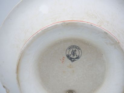 MINTON-CLOKIE ET MASTERMAN 
Saucière à plateau...