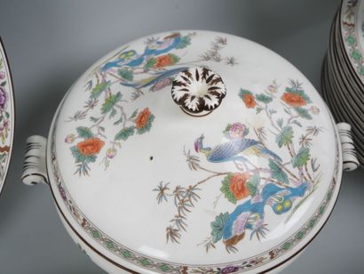 WEDGWOOD
Partie de service en faïence à décor...