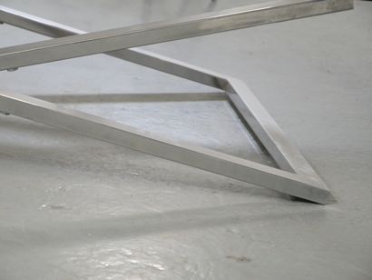 Table basse en métal chromé, piétement en...