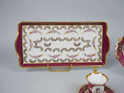 Réunion de pièces en porcelaine de paris...