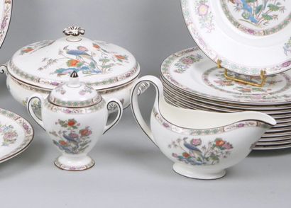 WEDGWOOD
Partie de service en faïence à décor...
