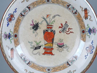 MINTON-CLOKIE ET MASTERMAN 
Saucière à plateau...