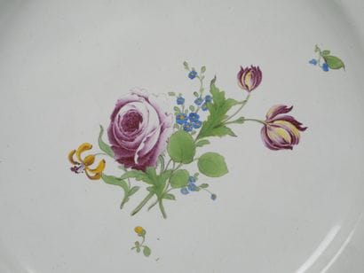 STRASBOURG et APREY
Ensemble de trois assiettes...