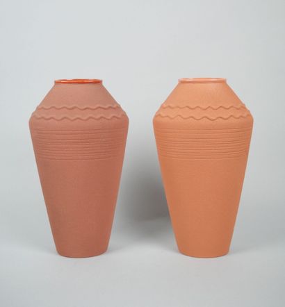Réunion de deux vases en faïence terra cota...
