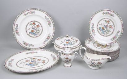 WEDGWOOD
Partie de service en faïence à décor...