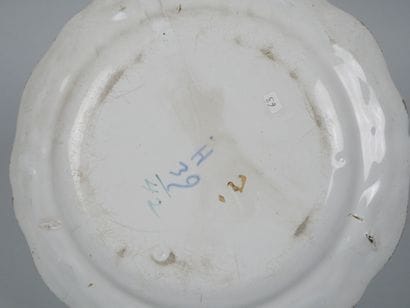 STRASBOURG
Suite de cinq assiettes à bords...