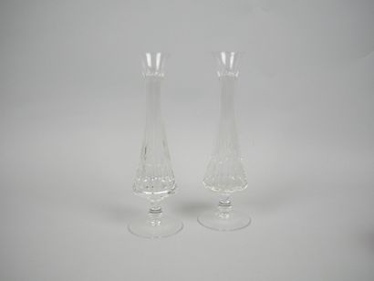 SEVRES
Paire de vases soliflores sur piédouche...