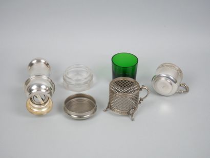 Ensemble de pièces en métal argenté comprenant...
