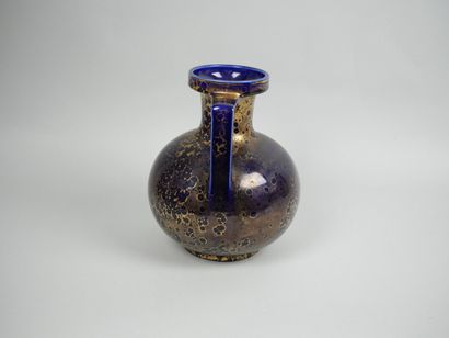 DE BRUYN à FIVES-LILLE
Vase boule à deux...