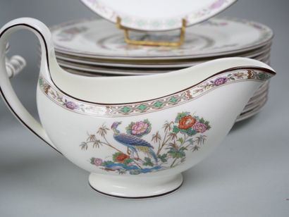 WEDGWOOD
Partie de service en faïence à décor...
